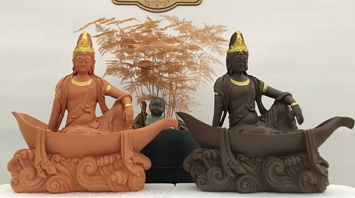 Tượng Quan Âm ngồi cánh sen
